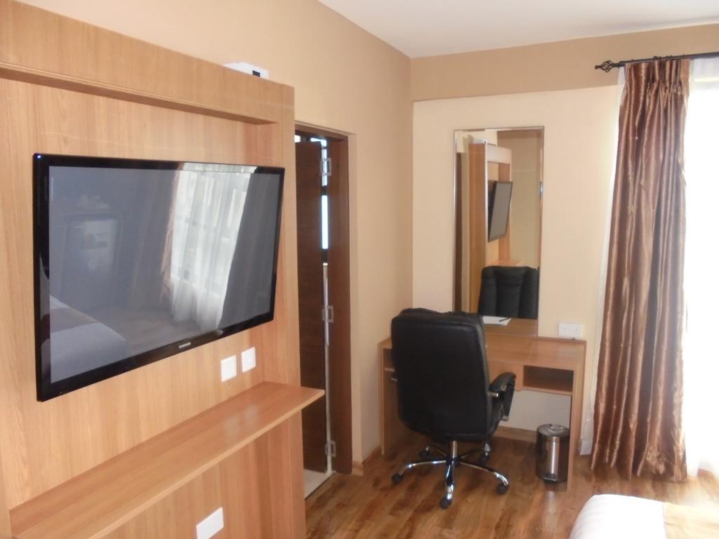 We Hotel And Suites Nairobi Exterior foto